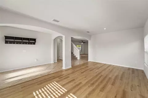 Living - 2121 Branding Iron Ct, Trinity, FL 34655 photo 2 of 5