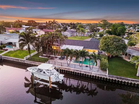 1472 47th Ave NE, Saint Petersburg, FL 33703
