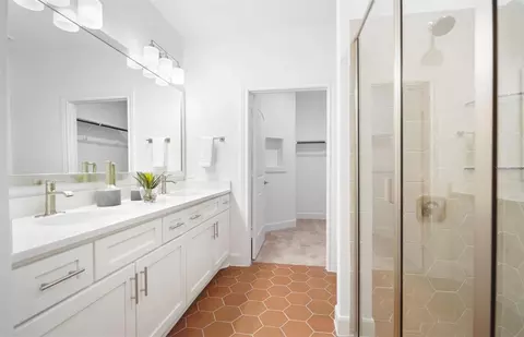 Bath - 14748 Sunlit Cir, Parrish, FL 34219 photo 1 of 2
