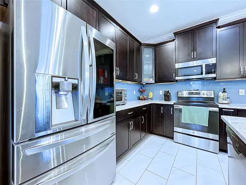 Kitchen - 19219 Leonard Rd, Lutz, FL 33558 photo 6 of 7