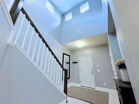 Entry Way - 19219 Leonard Rd, Lutz, FL 33558 photo 4 of 9