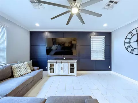 Living - 19219 Leonard Rd, Lutz, FL 33558 photo 3 of 6