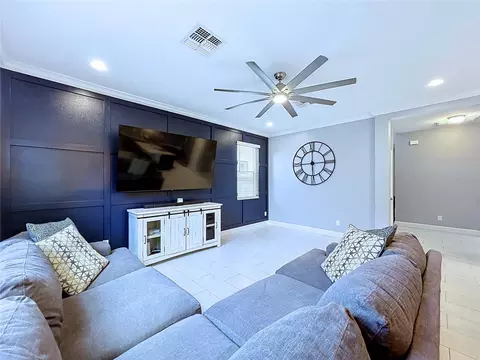 Living - 19219 Leonard Rd, Lutz, FL 33558 photo 4 of 6