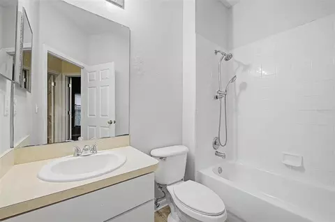 Bath - 6222 Crickethollow Dr, Riverview, FL 33578 photo 1 of 4