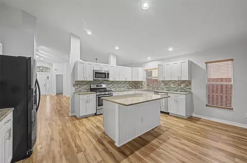 Kitchen - 6222 Crickethollow Dr, Riverview, FL 33578 photo 2 of 6