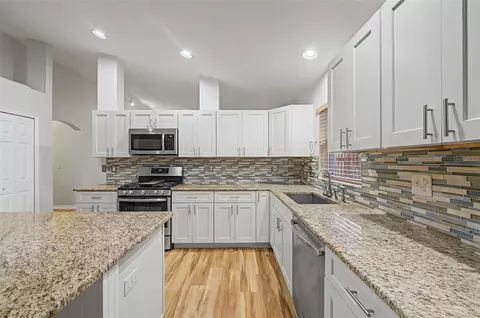 Kitchen - 6222 Crickethollow Dr, Riverview, FL 33578 photo 6 of 6