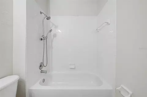 Bath - 6222 Crickethollow Dr, Riverview, FL 33578 photo 2 of 4