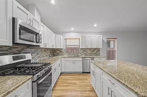 Kitchen - 6222 Crickethollow Dr, Riverview, FL 33578 photo 5 of 6