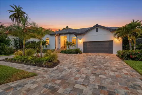 6128 Pasadena Point Blvd, Gulfport, FL 33707