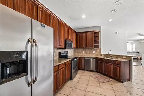 Kitchen - 11435 Cambray Creek Loop, Riverview, FL 33579 photo 2 of 3