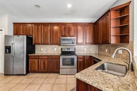 Kitchen - 11435 Cambray Creek Loop, Riverview, FL 33579 photo 1 of 3