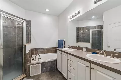 Bath - 11435 Cambray Creek Loop, Riverview, FL 33579 photo 1 of 2