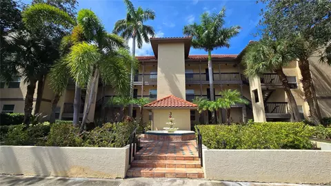 2400 Feather Sound Dr #328, Clearwater, FL 33762