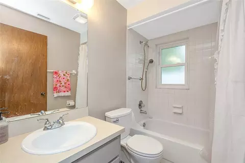 Bath - 17717 Cranbrook Dr, Lutz, FL 33549 photo 2 of 2