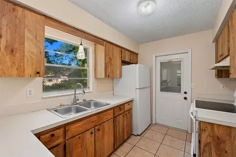Kitchen - 10394 Upton St, Spring Hill, FL 34608 photo 1 of 5