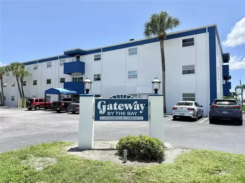 350 79th Ave N #102, Saint Petersburg, FL 33702