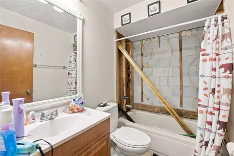 Bath - 5552 Flint Rd, Cocoa, FL 32927 photo 2 of 3