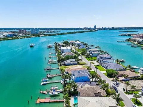 View/Area - 136 Devon Dr, Clearwater Beach, FL 33767 photo 7 of 10