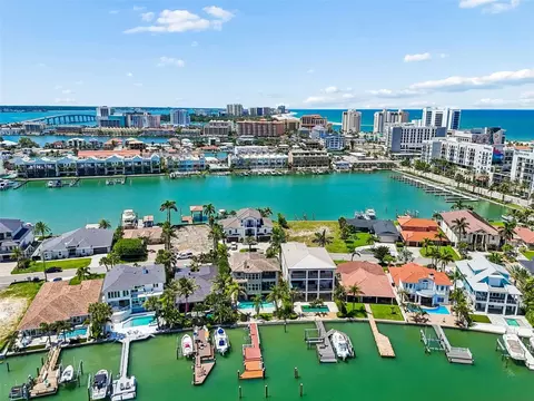 View/Area - 136 Devon Dr, Clearwater Beach, FL 33767 photo 6 of 10