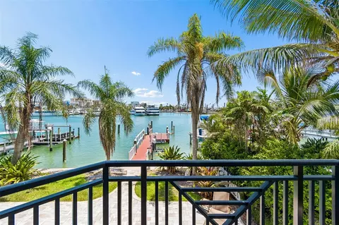 View/Area - 136 Devon Dr, Clearwater Beach, FL 33767 photo 3 of 10