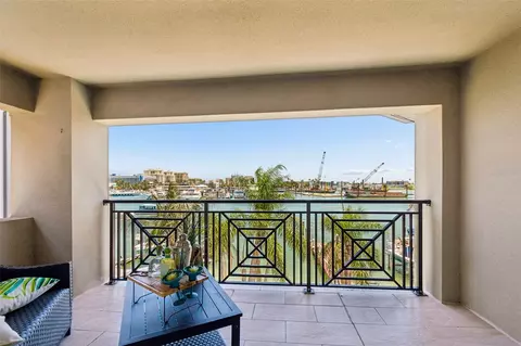 View/Area - 136 Devon Dr, Clearwater Beach, FL 33767 photo 4 of 10