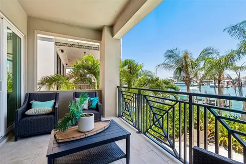 Exterior - 136 Devon Dr, Clearwater Beach, FL 33767 photo 5 of 14
