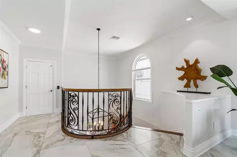 Entry Way - 136 Devon Dr, Clearwater Beach, FL 33767 photo 5 of 7