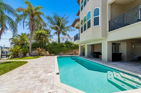 Exterior - 136 Devon Dr, Clearwater Beach, FL 33767 photo 10 of 14