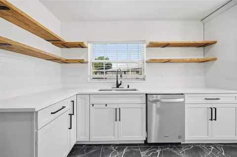 Kitchen - 1705 Cinnabar Ct, Brandon, FL 33510 photo 2 of 5