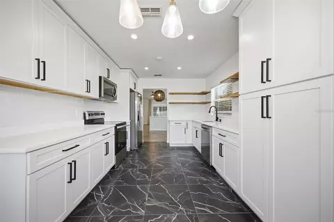 Kitchen - 1705 Cinnabar Ct, Brandon, FL 33510 photo 5 of 5