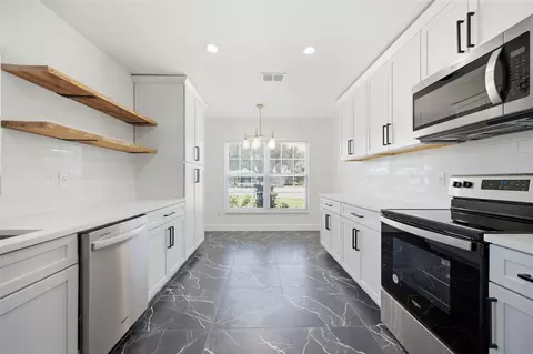 Kitchen - 1705 Cinnabar Ct, Brandon, FL 33510 photo 1 of 5