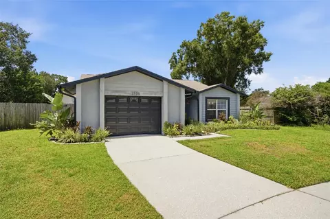 Exterior - 1705 Cinnabar Ct, Brandon, FL 33510 photo 4 of 13