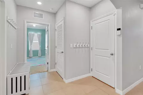 Entry Way - 10213 Golden Light Ct, Riverview, FL 33578 photo 6 of 8