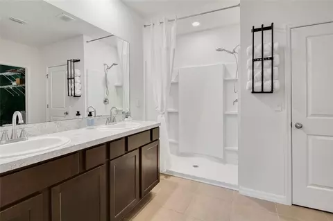 Bath - 10213 Golden Light Ct, Riverview, FL 33578 photo 1 of 2