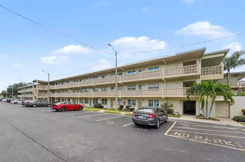 951 79th Ave N #322, Saint Petersburg, FL 33702