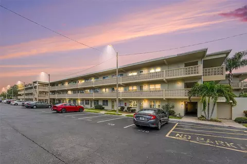 951 79th Ave N #322, Saint Petersburg, FL 33702