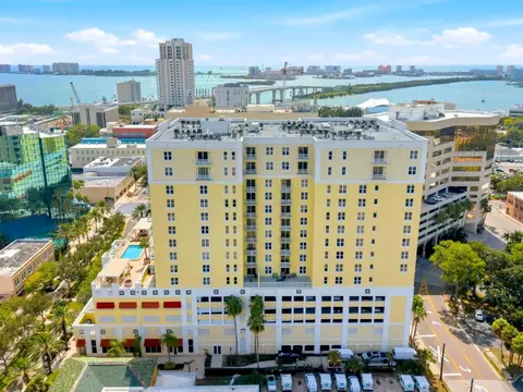 628 Cleveland St #1211, Clearwater, FL 33755