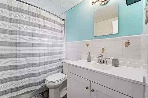 Bath - 10949 105th St, Largo, FL 33773 photo 1 of 1