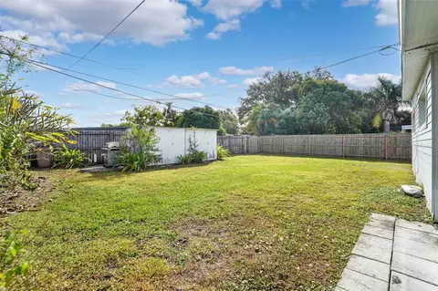 Exterior - 10949 105th St, Largo, FL 33773 photo 5 of 7