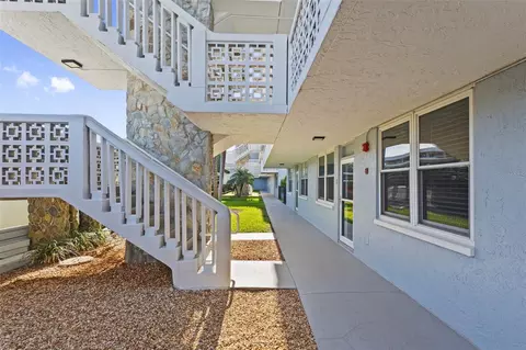 4895 Bay St NE #102, Saint Petersburg, FL 33703
