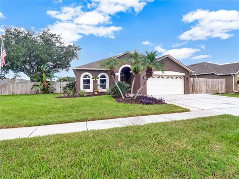 Exterior - 2002 Rain Dance Pl, Brandon, FL 33510 photo 6 of 15