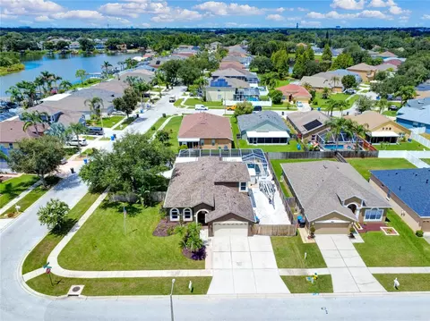 View/Area - 2002 Rain Dance Pl, Brandon, FL 33510 photo 5 of 26