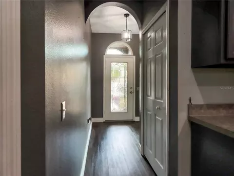Entry Way - 2002 Rain Dance Pl, Brandon, FL 33510 photo 4 of 7