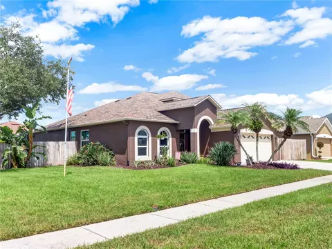 Exterior - 2002 Rain Dance Pl, Brandon, FL 33510 photo 7 of 15