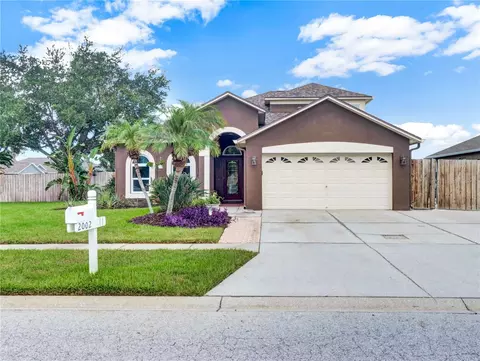 Exterior - 2002 Rain Dance Pl, Brandon, FL 33510 photo 2 of 15