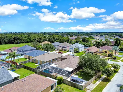 View/Area - 2002 Rain Dance Pl, Brandon, FL 33510 photo 10 of 26