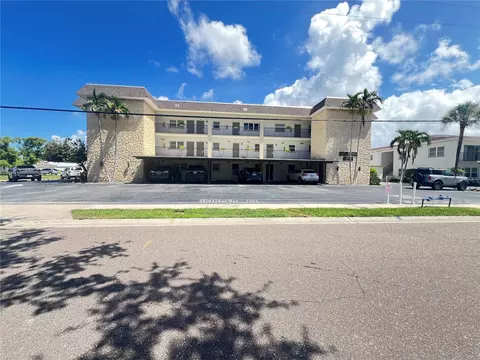 3789 46th Ave S #202, Saint Petersburg, FL 33711