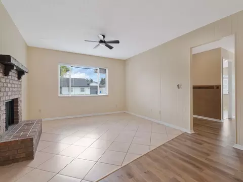 Living - 3116 Indigo Pl, Seffner, FL 33584 photo 2 of 11