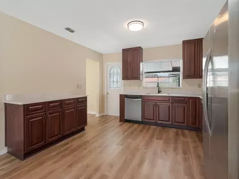 Kitchen - 3116 Indigo Pl, Seffner, FL 33584 photo 2 of 3