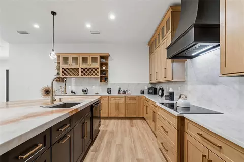 Kitchen - 2914 W Walnut St, Tampa, FL 33607 photo 10 of 14